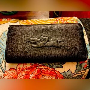 Luxurious Le Foulonné Long Leather 3/4 zip wallet